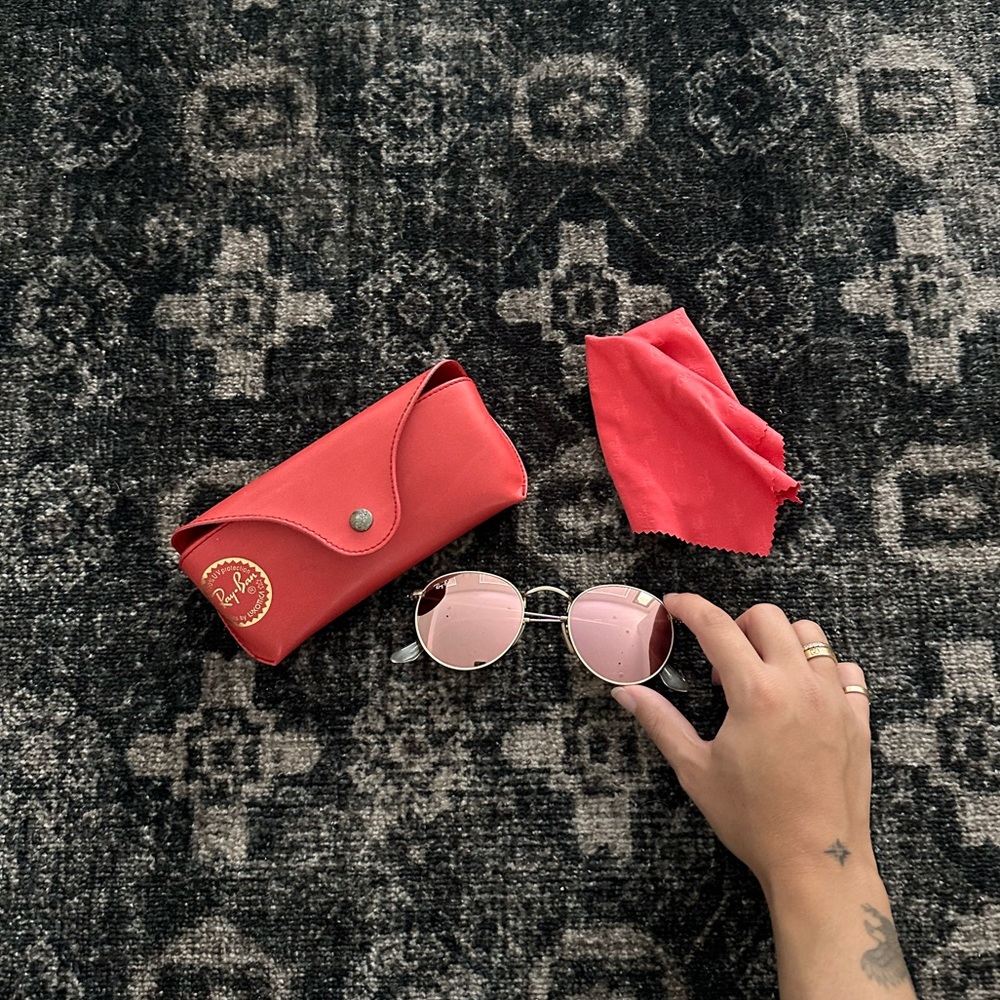 Ray Ban Round Sunglasses Minor chips